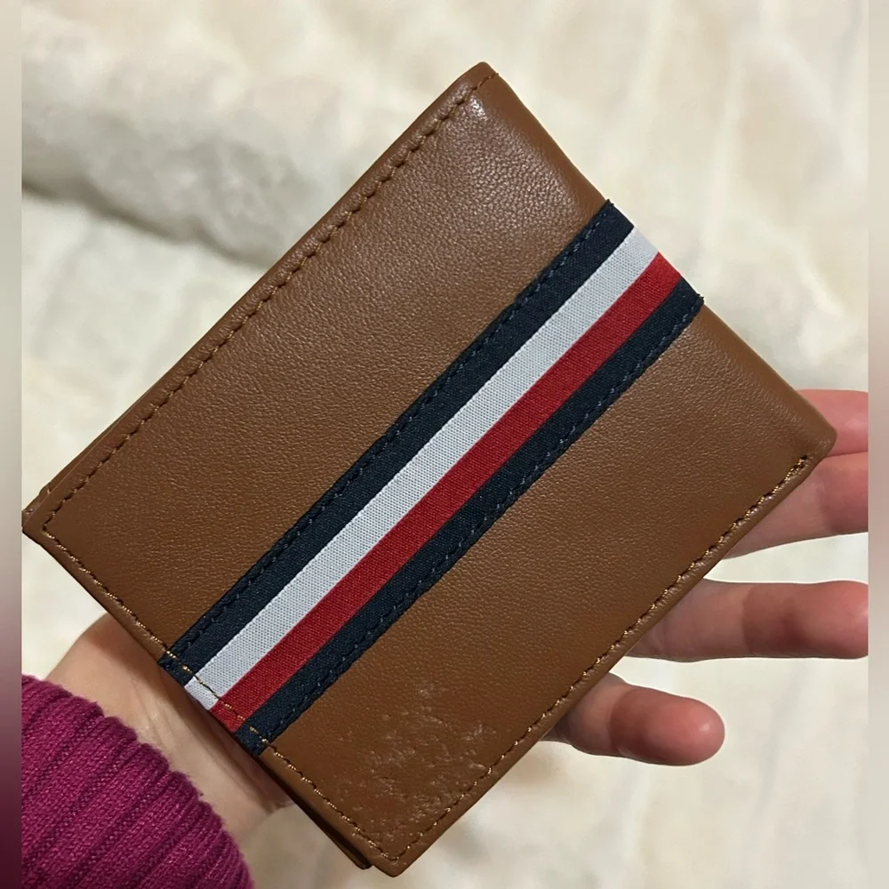 Tommy Hilfiger Men’s Leather RFID Protection Bifold Wallet Tan Business Casual